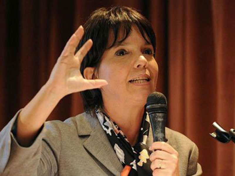 Mercedes Marcó del Pont en el curso Los Estados Nacionales en el Proyecto Emancipador
