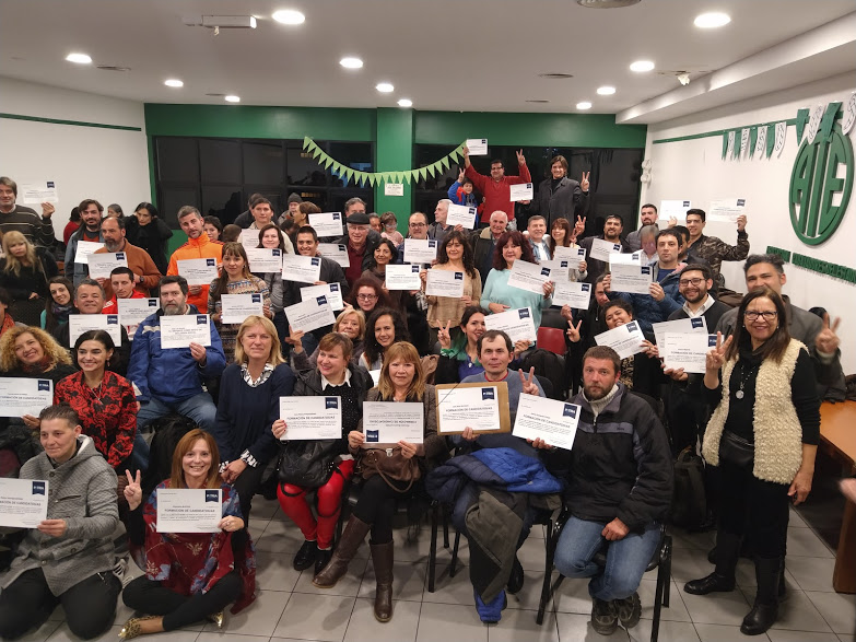 Entrega de certificados de cursos de formación