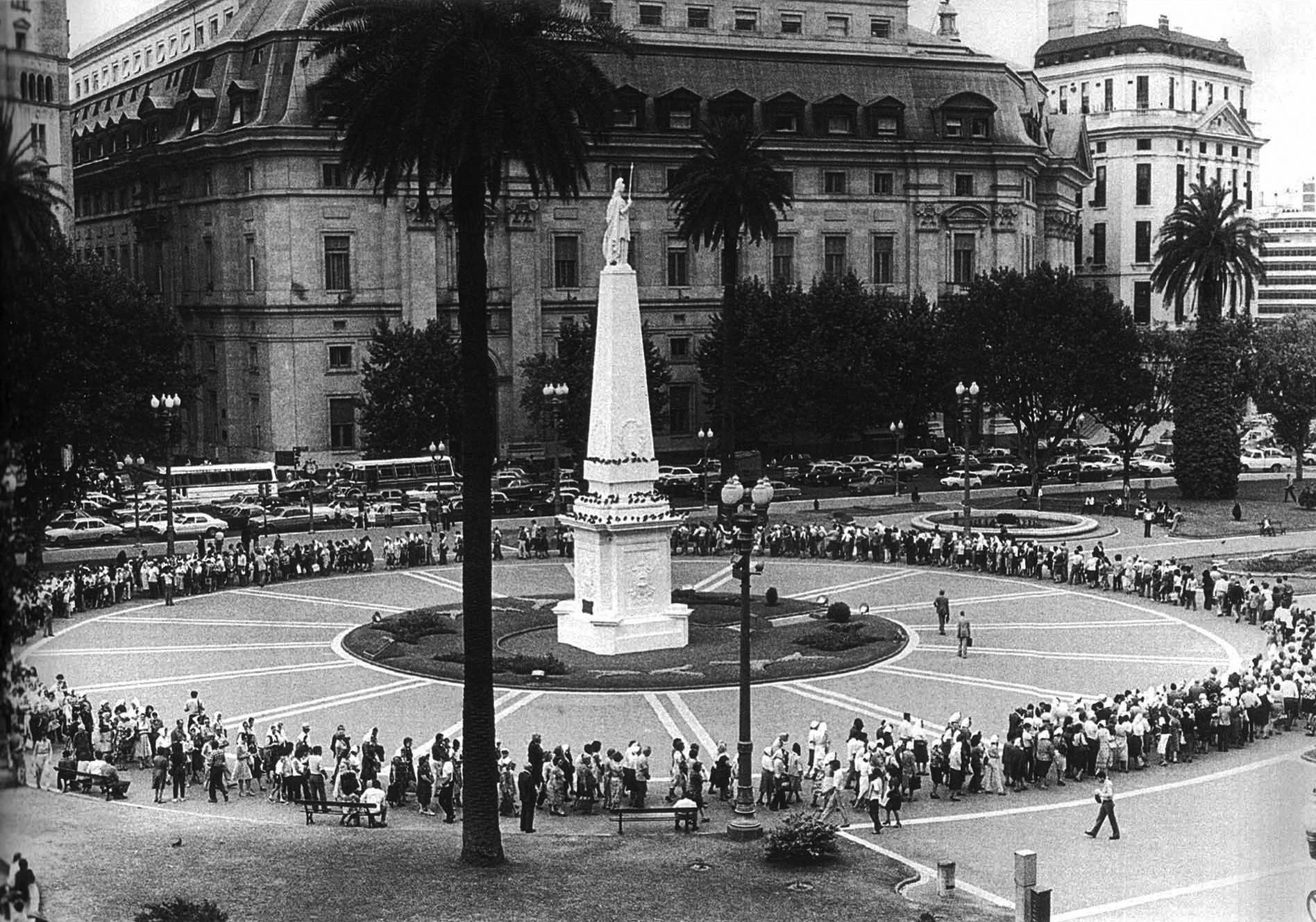 El pueblo argentino dijo NO a la impunidad y a los golpes de Estado