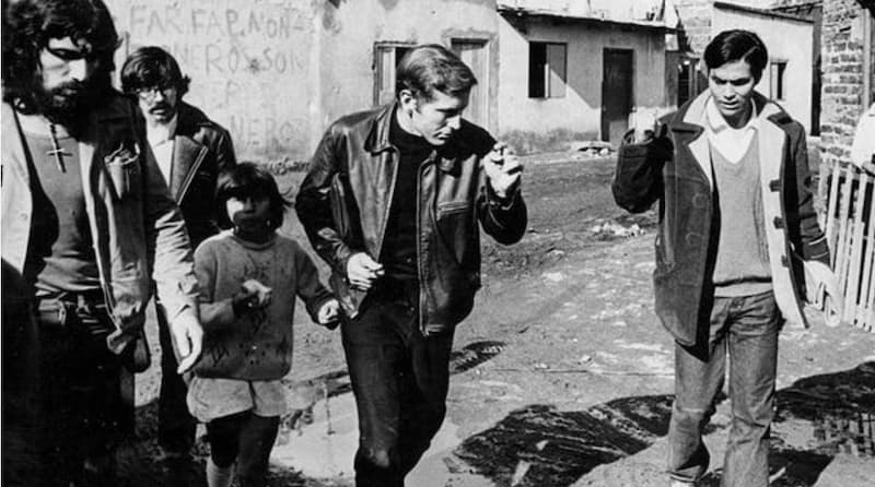El Padre Carlos Mugica vive en el corazón de su pueblo