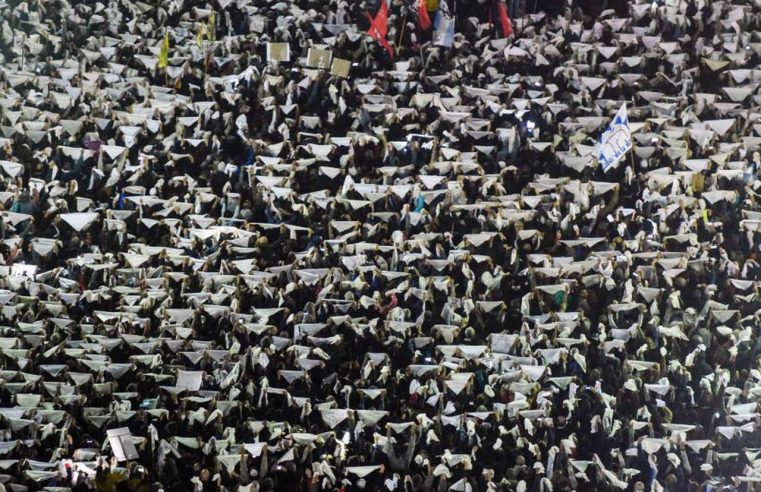 A la democracia no se la amenaza, se la defiende